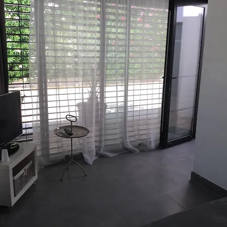 La Blanche ساناري سور مير